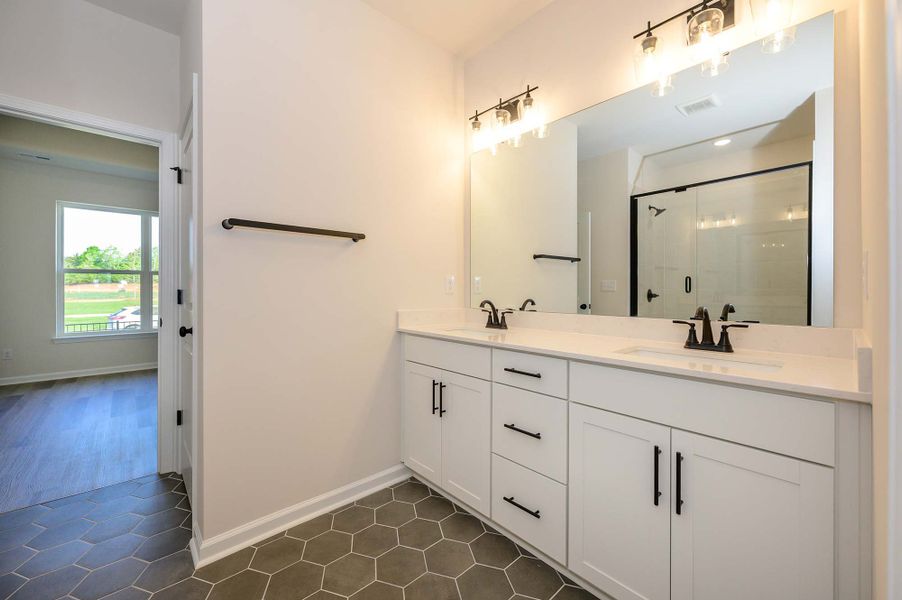 The Teasdale - Owner's Bath