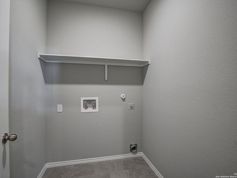 Spacious, unfurnished interior of a new home in Applewhite Meadows, San Antonio (Image 28).