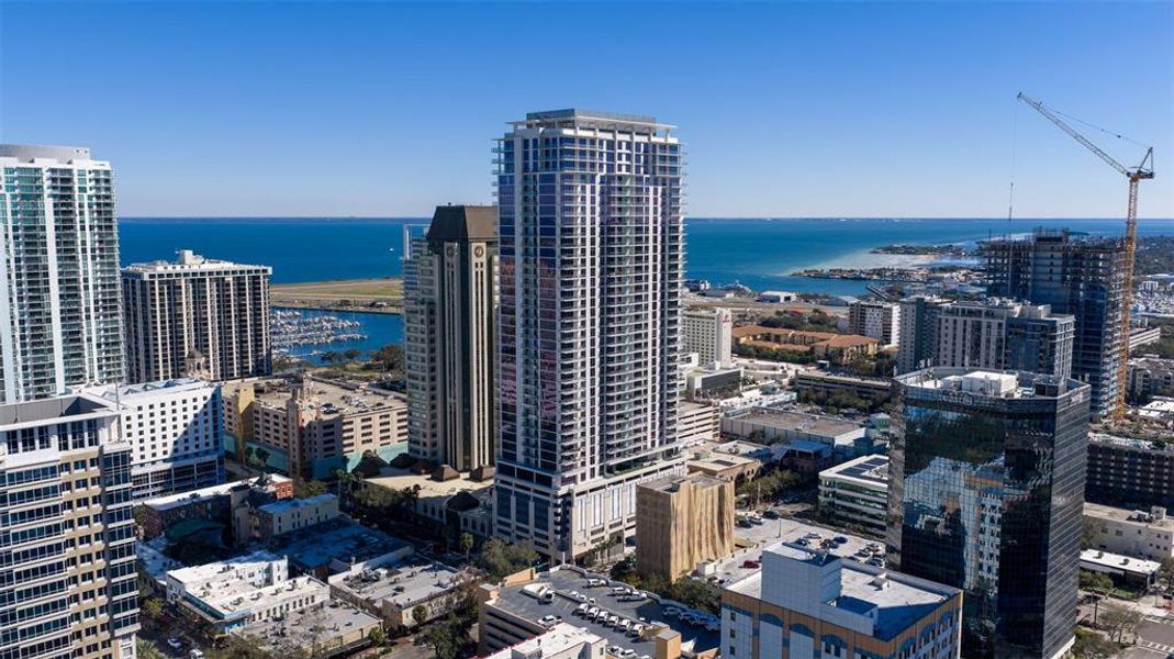 Condo located in St. Petersburg, FL showcasing its design and architecture (Image 36).