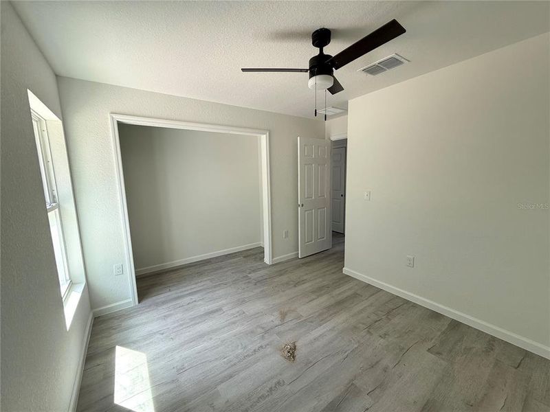 Spacious, unfurnished interior of a new home in , Ocala (Image 10).