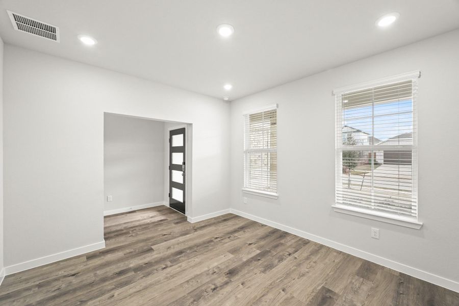 Spacious, unfurnished interior of a new home in Sunterra, Katy (Image 29).