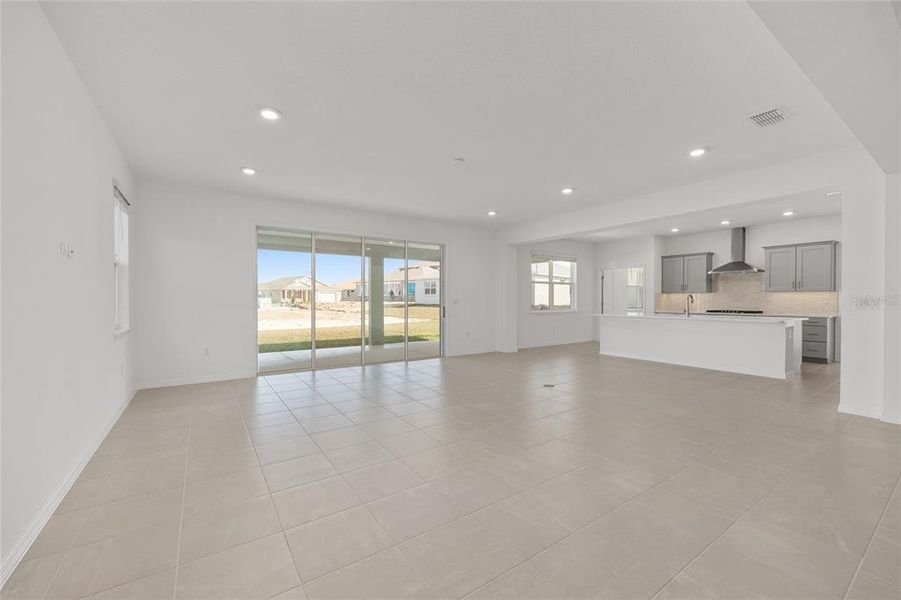 Spacious, unfurnished interior of a new home in Calesa Township, Ocala (Image 30).