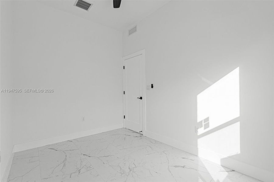 Spacious, unfurnished interior of a new home in , Fort Lauderdale (Image 21).