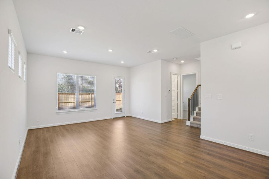 Spacious, unfurnished interior of a new home in Pinewood Trails - Luxe Series, Atascocita (Image 34).
