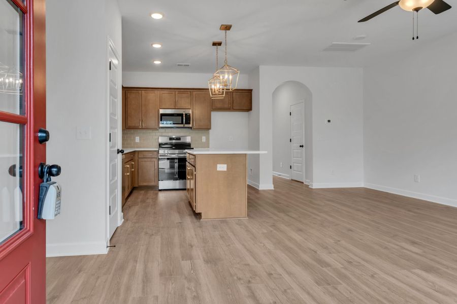 Spacious, unfurnished interior of a new home in Anderson Park, Hendersonville (Image 11).