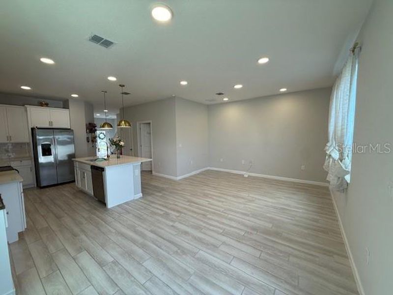 Spacious, unfurnished interior of a new home in , Winter Garden (Image 79).
