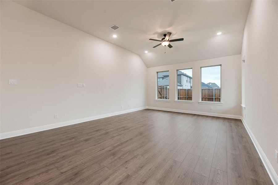 Spacious, unfurnished interior of a new home in Villages of Creekwood, Frisco (Image 27).
