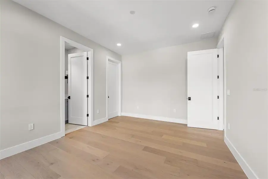Spacious, unfurnished interior of a new home in , Orlando (Image 54).