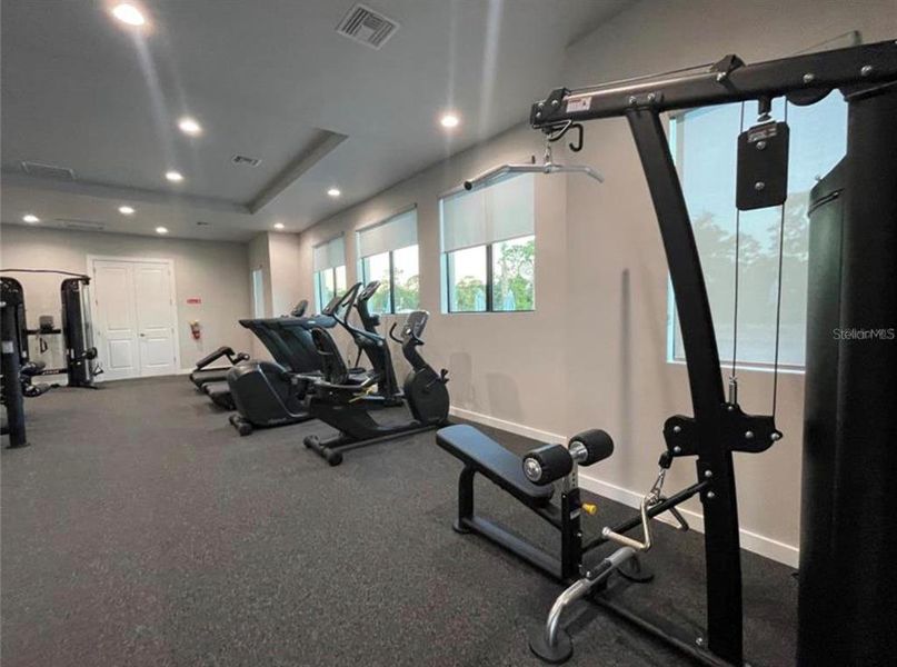 Community amenities in Island Lakes at Coco Bay, Englewood (Image 13).