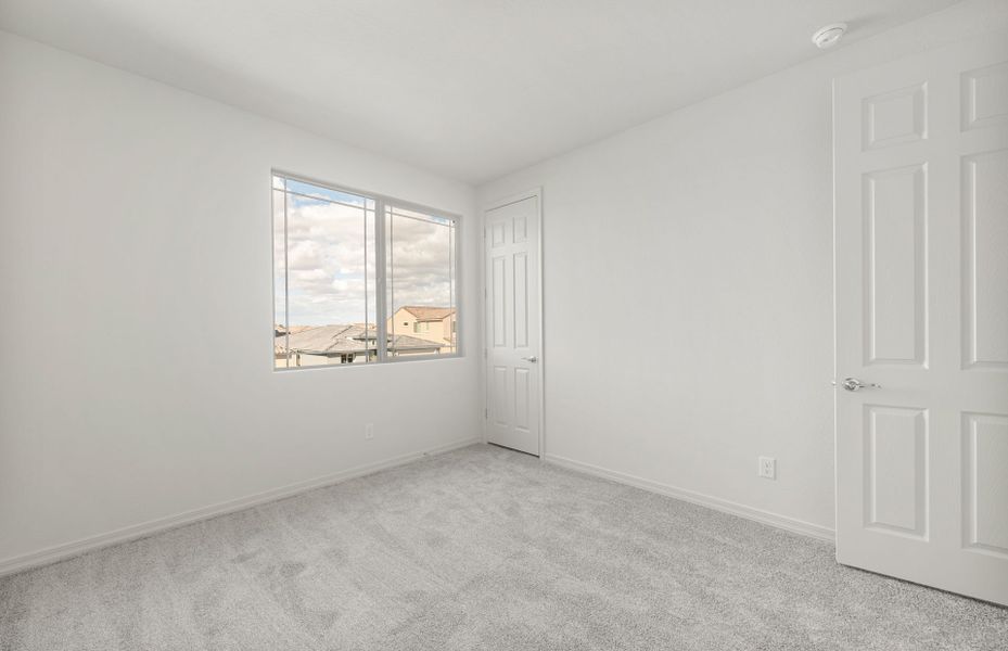 Spacious, unfurnished interior of a new home in Allen Ranches, Litchfield Park (Image 18).
