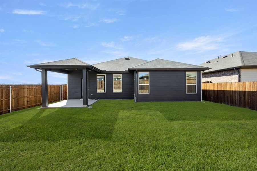 Exterior details and patio area of a home in Palmilla Springs, Fort Worth (Image 3).