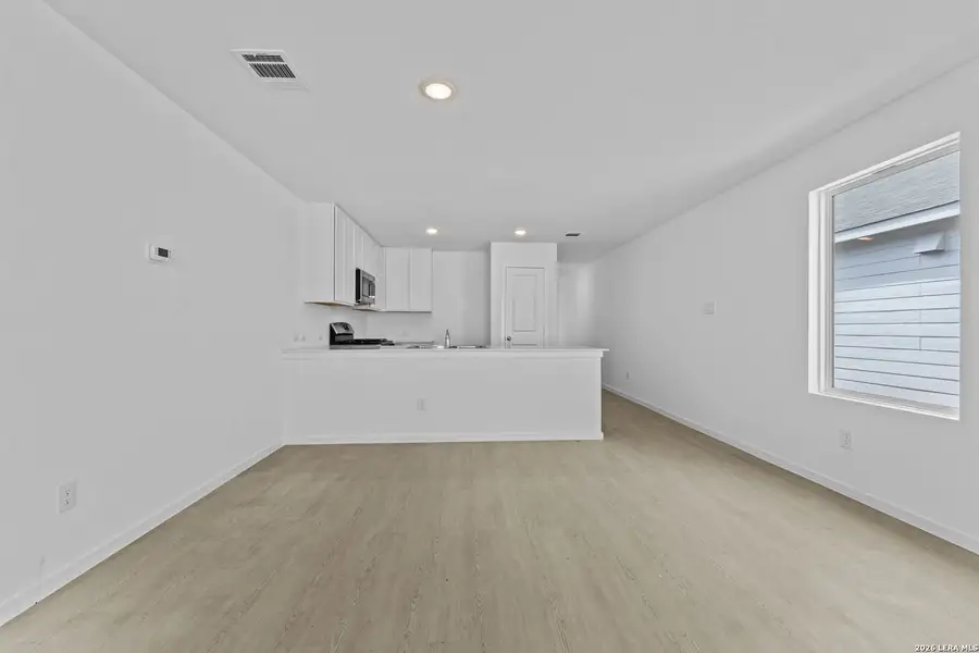 Spacious, unfurnished interior of a new home in Waterwheel, San Antonio (Image 24).