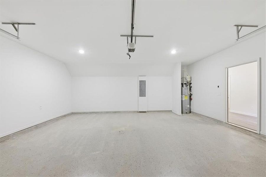 Spacious, unfurnished interior of a new home in , Carrollton (Image 37).