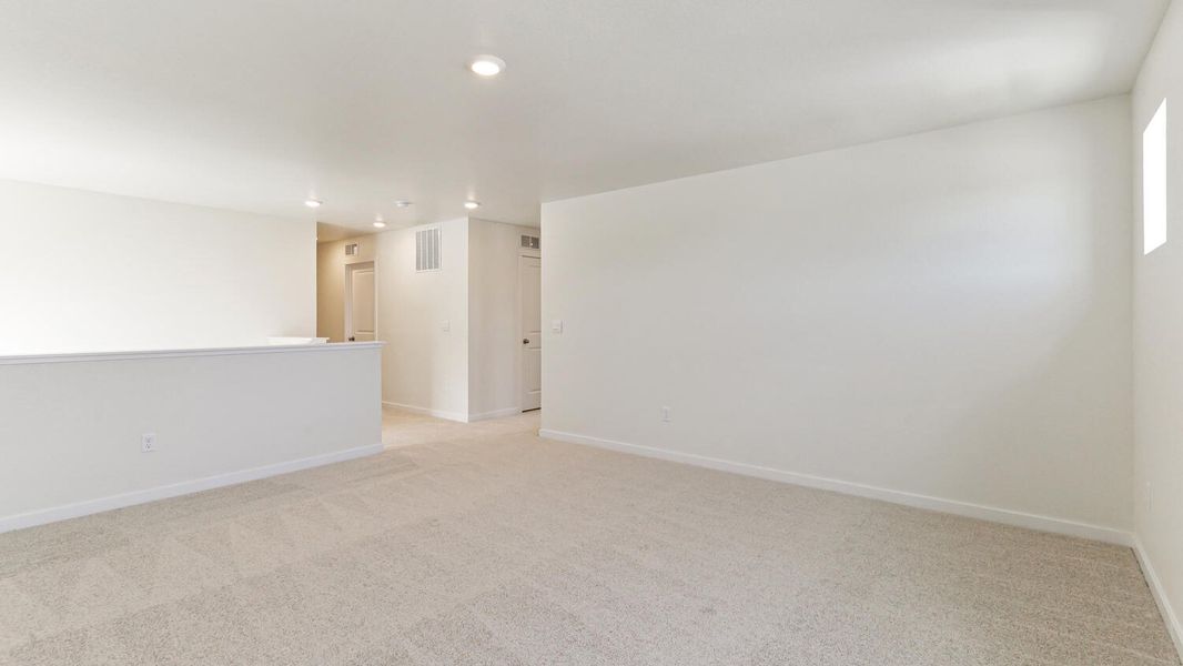 Spacious, unfurnished interior of a new home in Vista Meadows, Fort Lupton (Image 11).