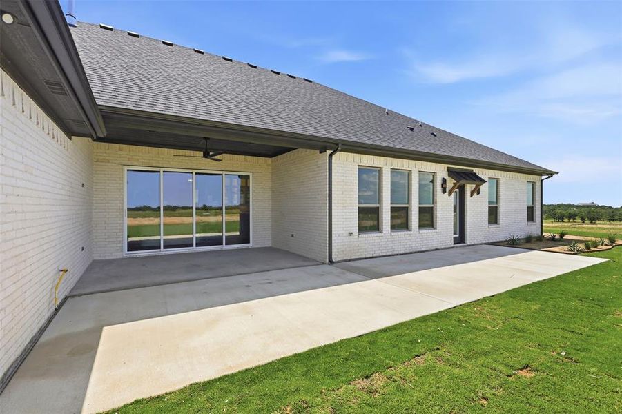 Exterior details and patio area of a home in , Granbury (Image 3).