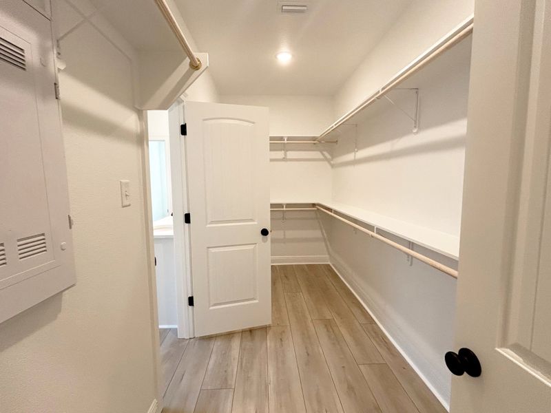 Spacious, unfurnished interior of a new home in Young Oaks, Crestview (Image 20). Spacious, unfurnished interior of a new home in Young Oaks, Crestview (Image 20).