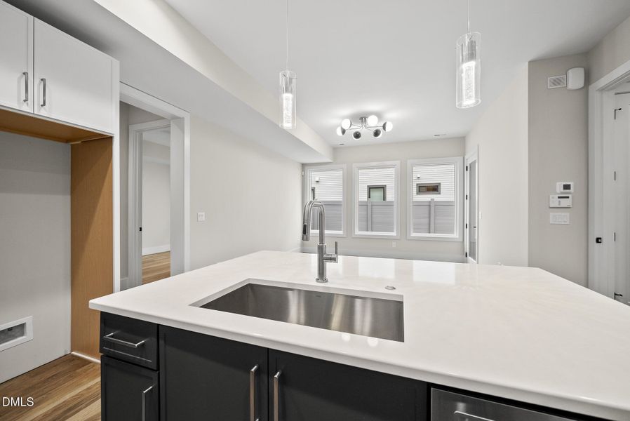 32 - 407 Waldo - Ground Level Kitchen