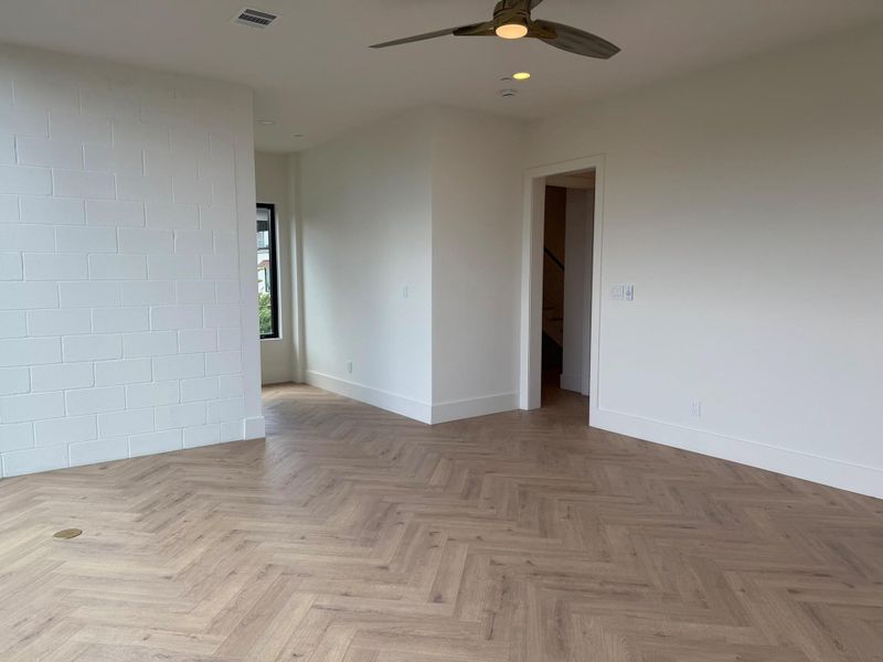 Spacious, unfurnished interior of a new home in , Houston (Image 20).