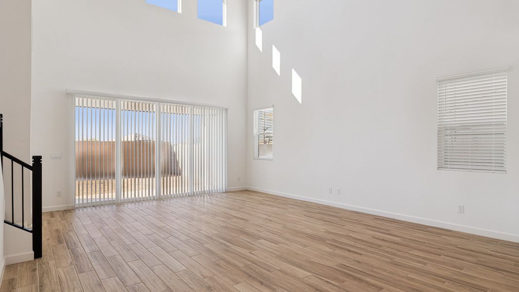 Spacious, unfurnished interior of a new home in Aloravita, Peoria (Image 15).