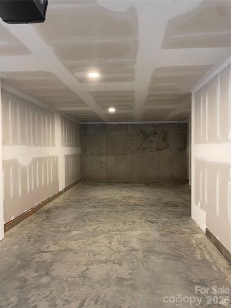 2-car tandem garage, Utilize Basement Back Wall for TV, Gym Equipment, Etc. 2-car tandem garage, Utilize Basement Back Wall for TV, Gym Equipment, Etc.