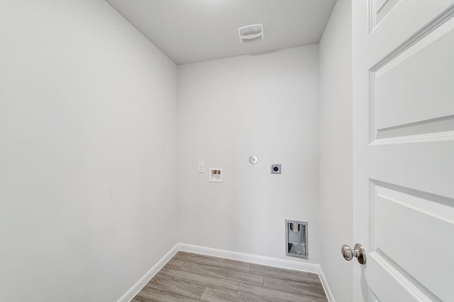 Spacious, unfurnished interior of a new home in Madalynn Estates, Corpus Christi (Image 14).