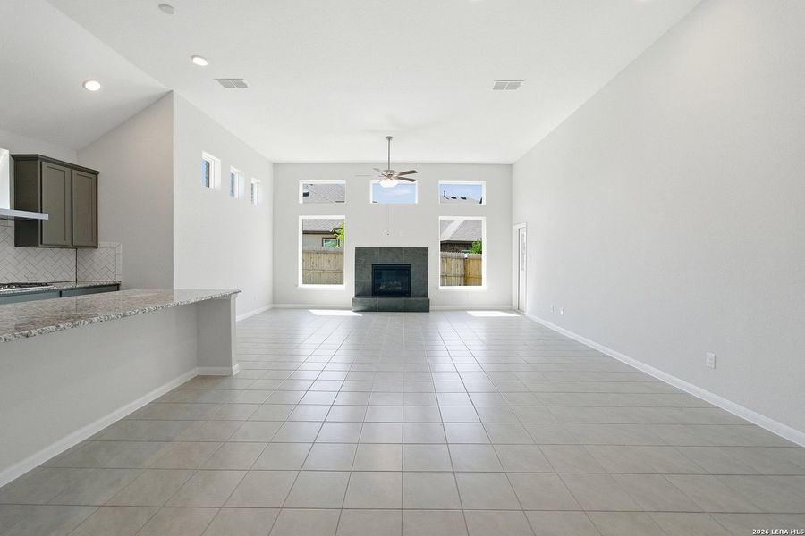 Spacious, unfurnished interior of a new home in Arcadia Ridge, San Antonio (Image 30).