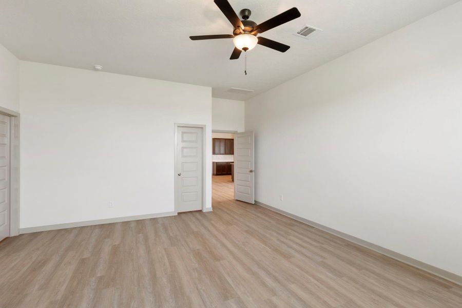 Image 5 of a home in Sterling Ridge. Image 5 of a home in Sterling Ridge.