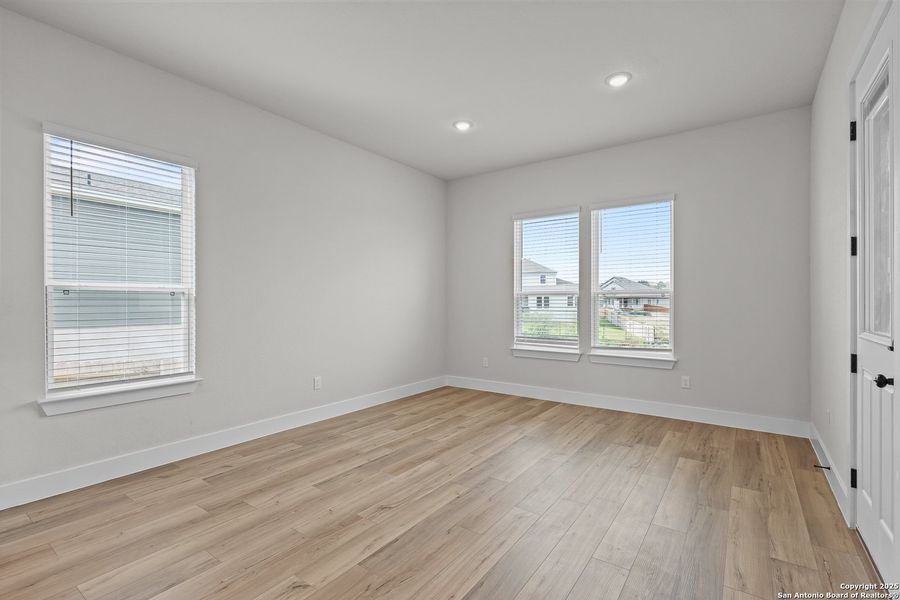 Spacious, unfurnished interior of a new home in Homestead, Schertz (Image 27).