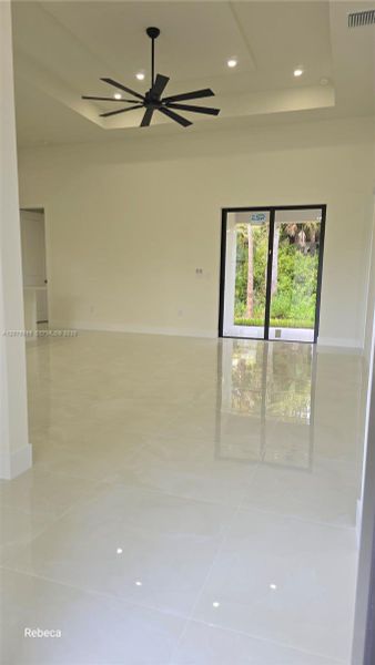 Spacious, unfurnished interior of a new home in , Lehigh Acres (Image 12).