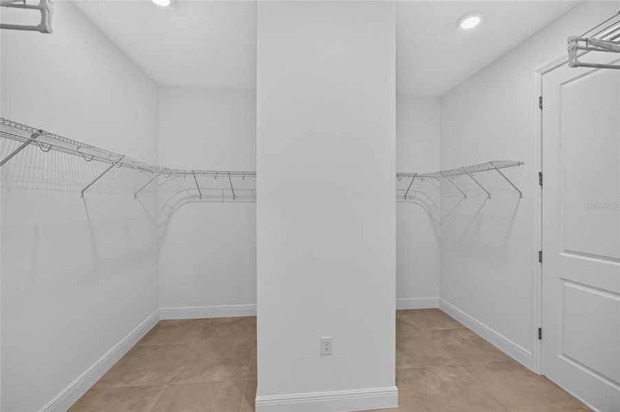 Spacious, unfurnished interior of a new home in , Ocala (Image 46).
