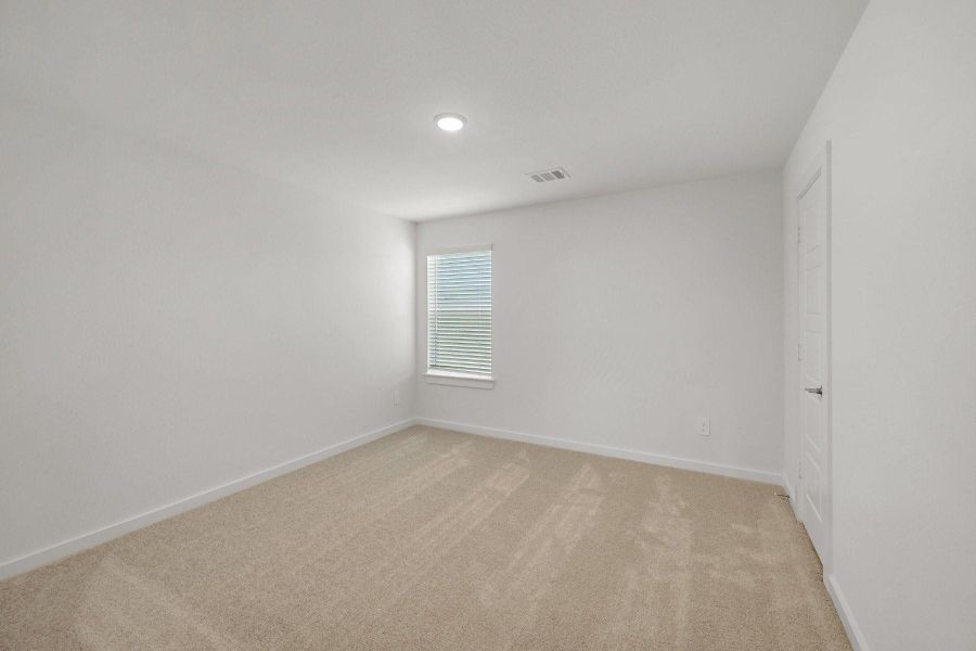 Spacious, unfurnished interior of a new home in Lone Star Landing, Montgomery (Image 16).