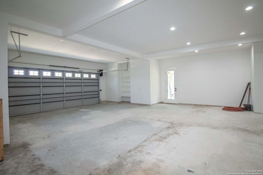 Spacious, unfurnished interior of a new home in , Canyon Lake (Image 15). Spacious, unfurnished interior of a new home in , Canyon Lake (Image 15).