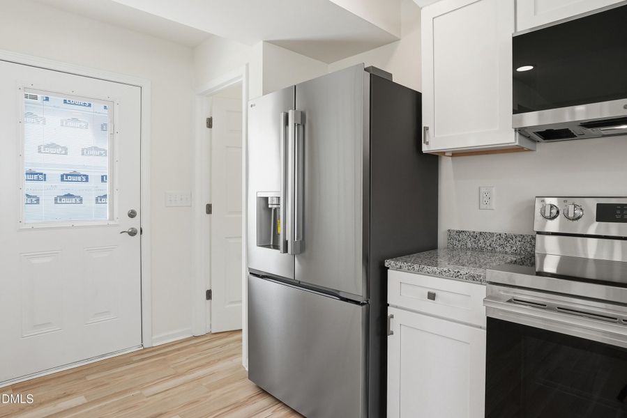 516 Singletary St SE-23
