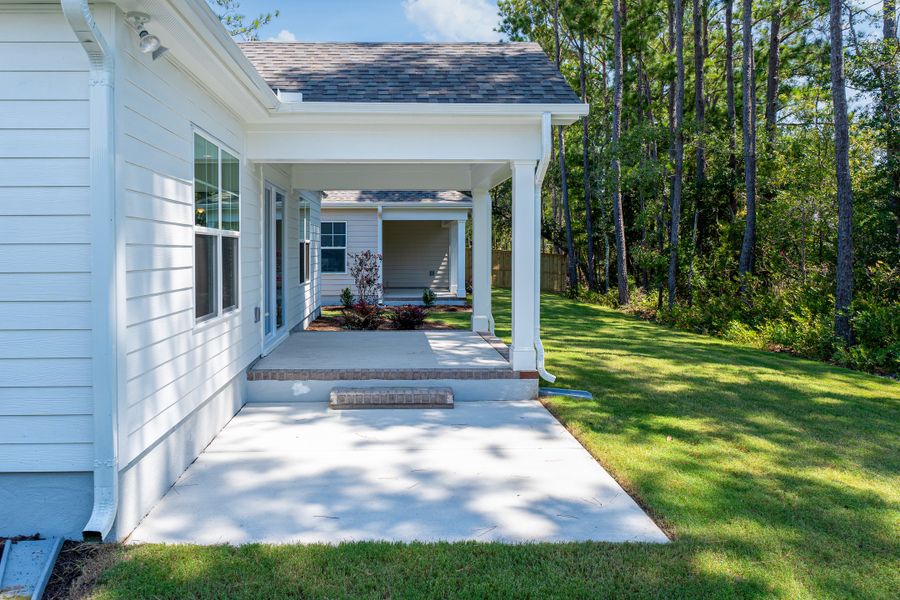 Representative exterior details of a home built from the Sand Dune by Bill Clark Homes in Osprey Landing, Southport (Image 23).