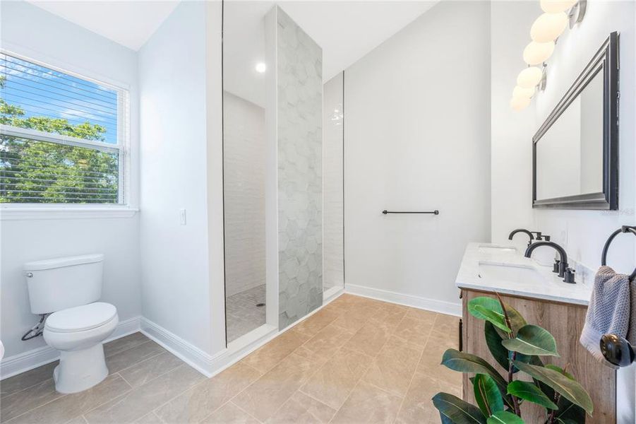 Furnished interior view inside a new home in , Tarpon Springs (Image 43).