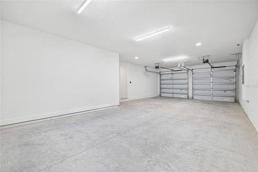 Spacious, unfurnished interior of a new home in , Winter Garden (Image 47).