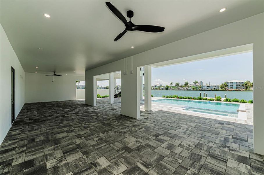 Spacious, unfurnished interior of a new home in , Treasure Island (Image 71).