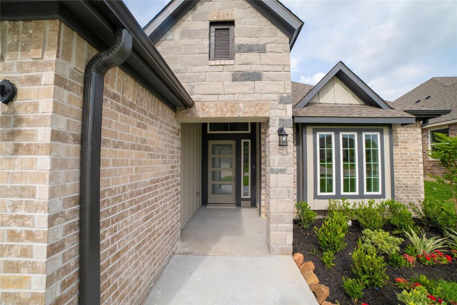 Exterior details and patio area of a home in , Brenham (Image 4).