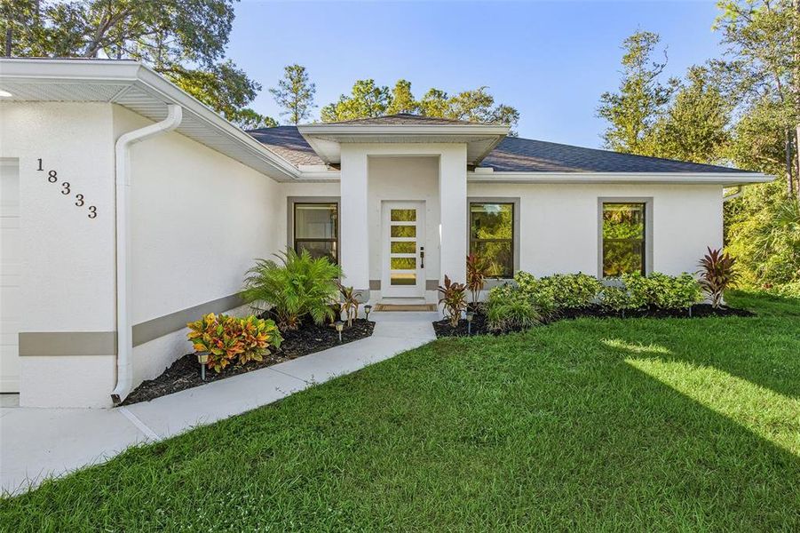 Exterior details and patio area of a home in , Port Charlotte (Image 19).