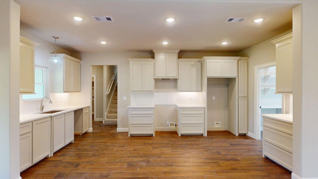 Furnished interior view inside a new home in , Lake Jackson (Image 4).