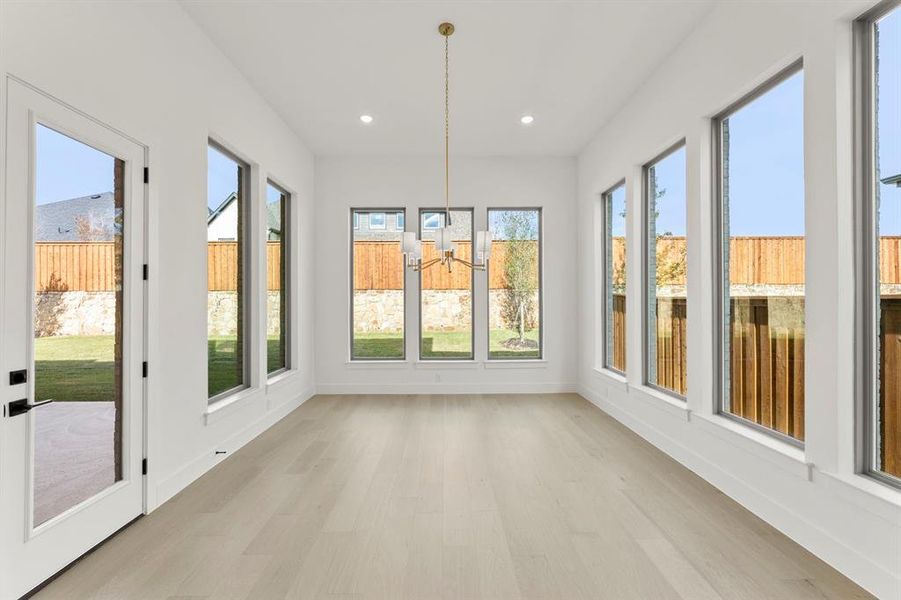 24. 551 Twilight - Dining 24. 551 Twilight - Dining