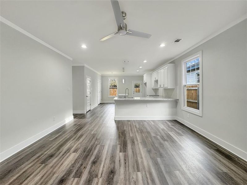 Spacious, unfurnished interior of a new home in , Dallas (Image 10).
