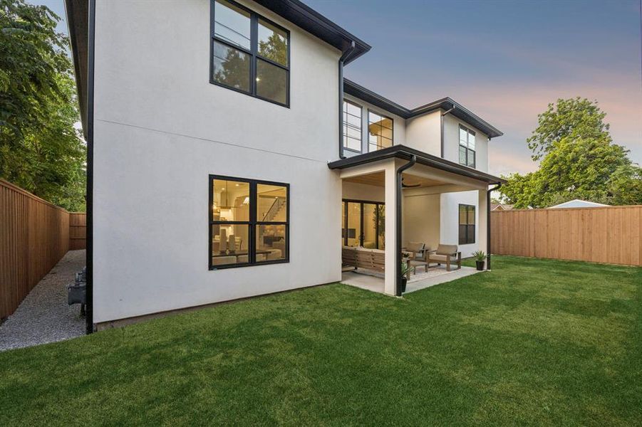 Exterior details and patio area of a home in , Dallas (Image 4).