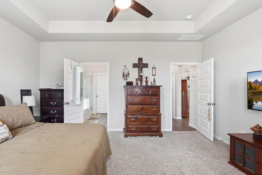 Furnished interior view inside a new home in Hunter's Creek, Huntsville (Image 11).