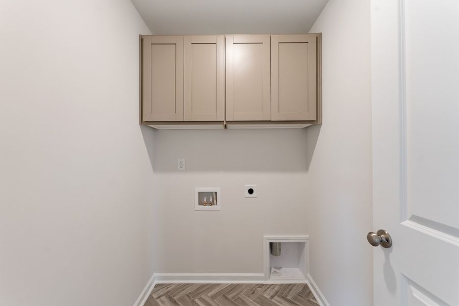 Spacious, unfurnished interior of a new home in Richmond Hill, Inman (Image 27).