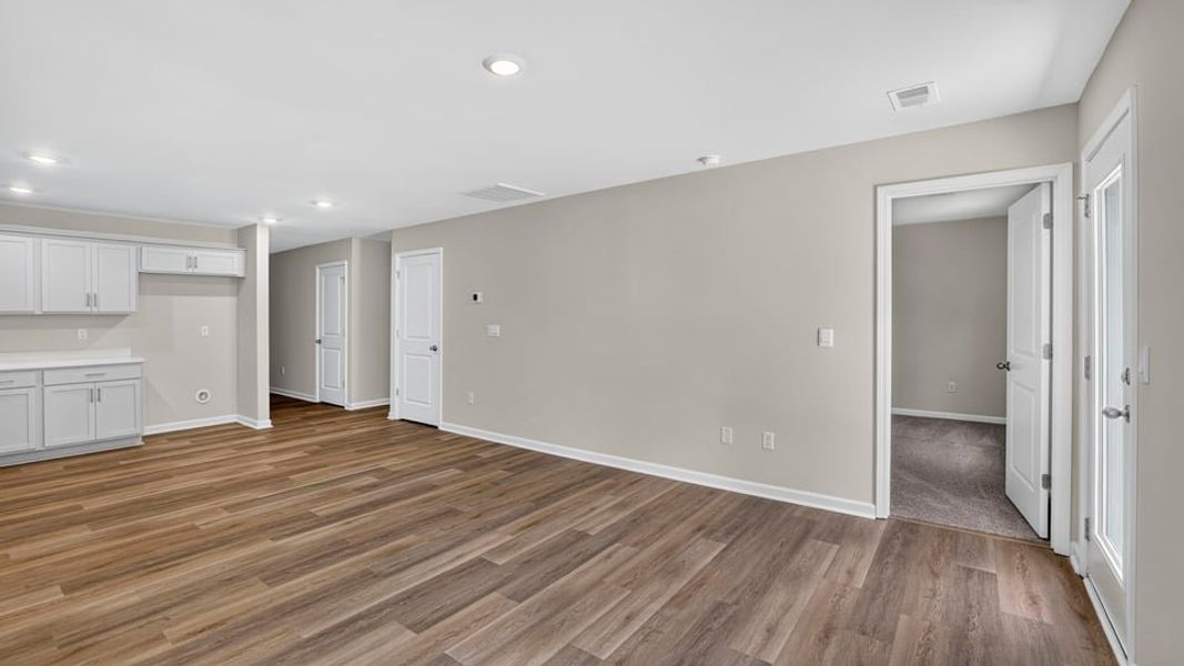 Spacious, unfurnished interior of a new home in Cedar Gap, Fountain Inn (Image 27).