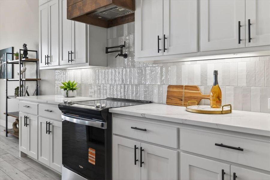 Furnished interior view inside a new home in , Celeste (Image 14).