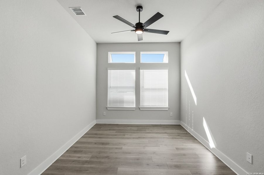 Spacious, unfurnished interior of a new home in Sienna Lakes, San Antonio (Image 26).