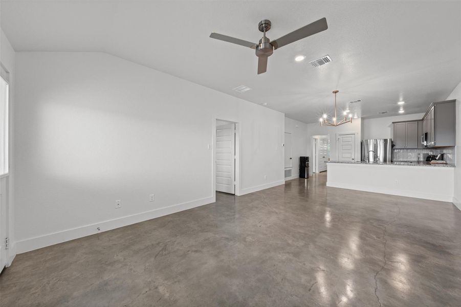 Spacious, unfurnished interior of a new home in , Troy (Image 25).