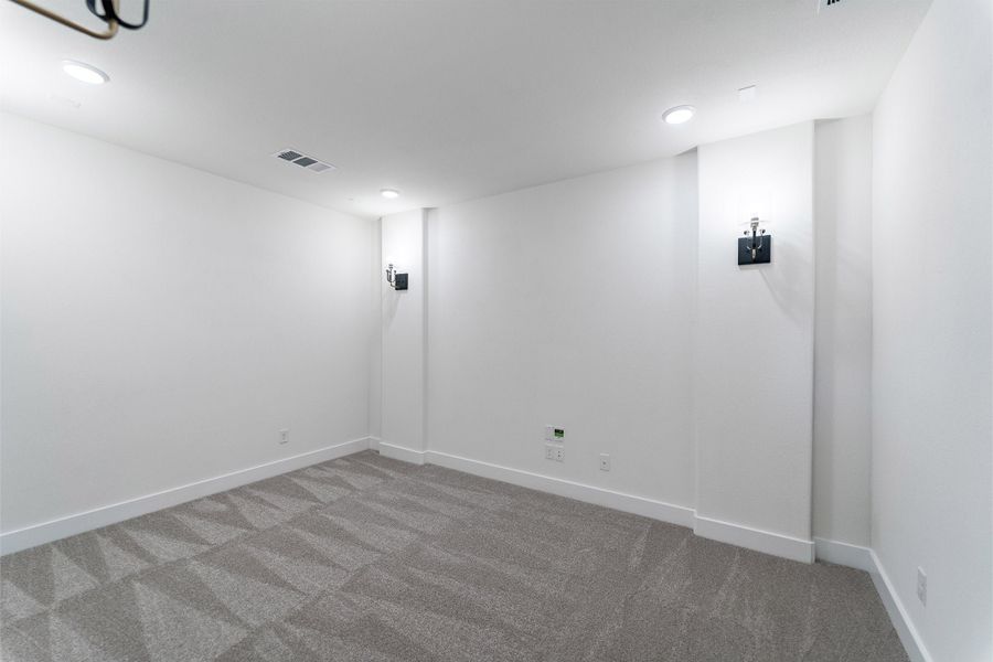 Spacious, unfurnished interior of a new home in Sonoma Verde, Rockwall (Image 57).